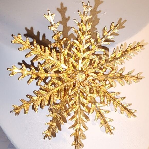 Gold Snowflake Holiday Brooch - Picture 4 of 4